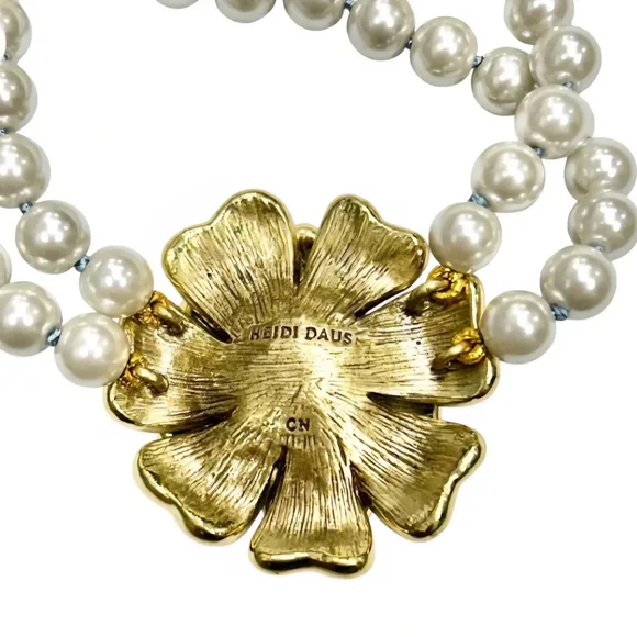 Elegant Pearl and Blue Flower Necklace - Picture 4 of 6